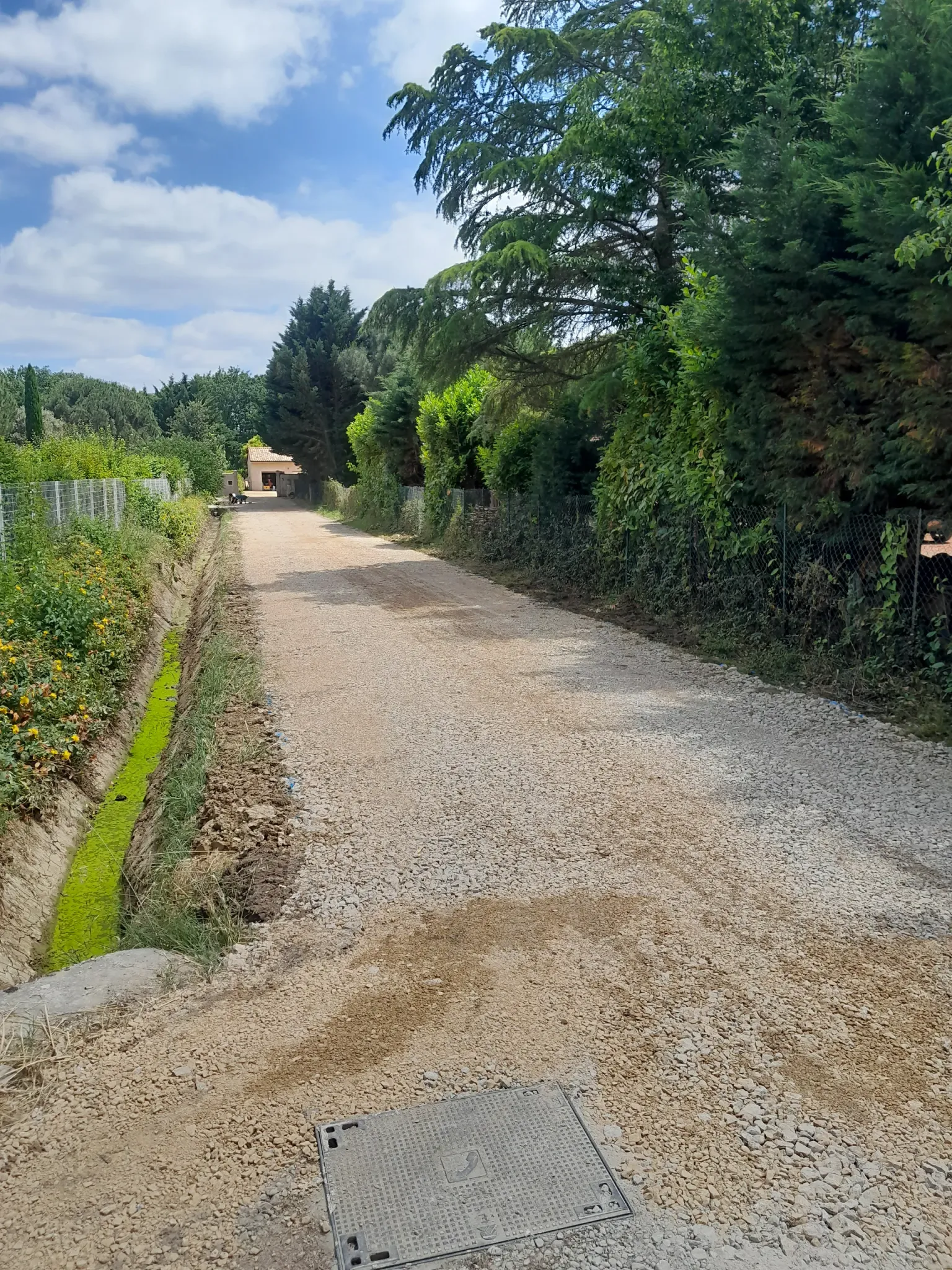Reprise d'un chemin d'accès et curage de fossé à Bessières